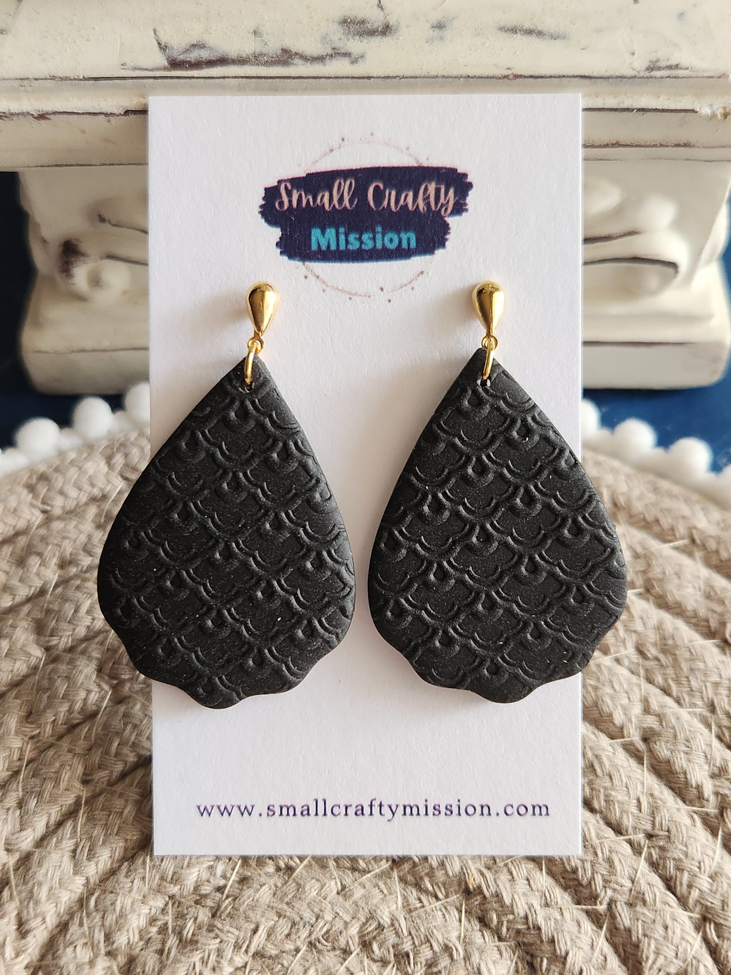 Black Large Nested Scallop Dangles