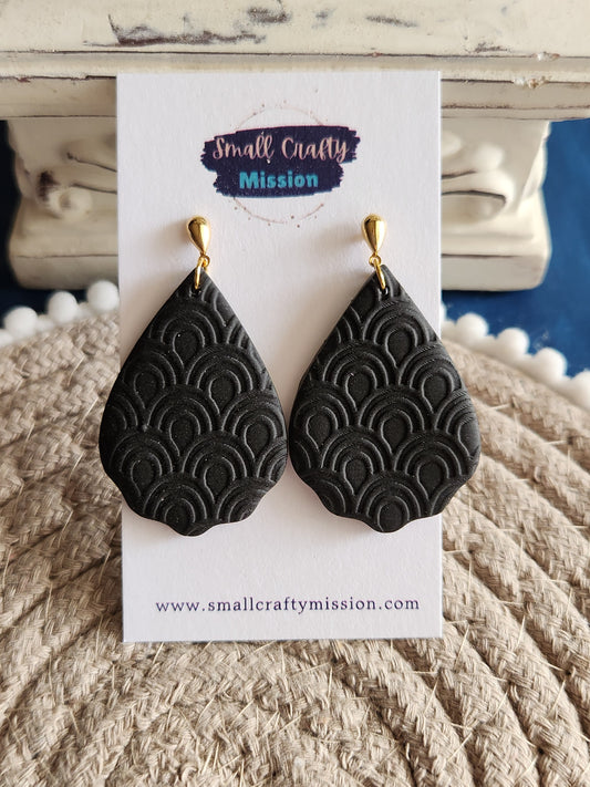 Black Large Arched Scallop Dangles