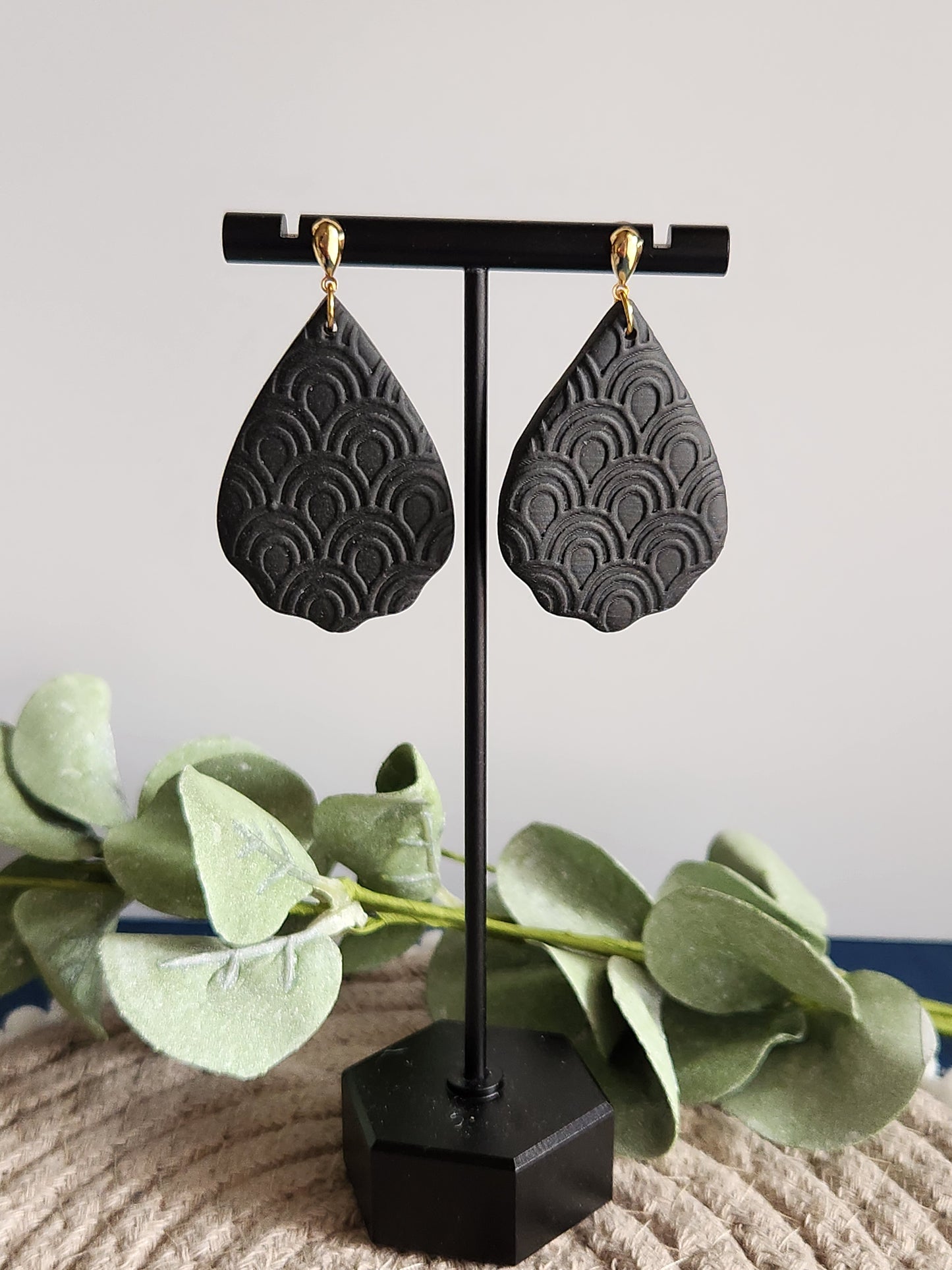 Black Large Arched Scallop Dangles