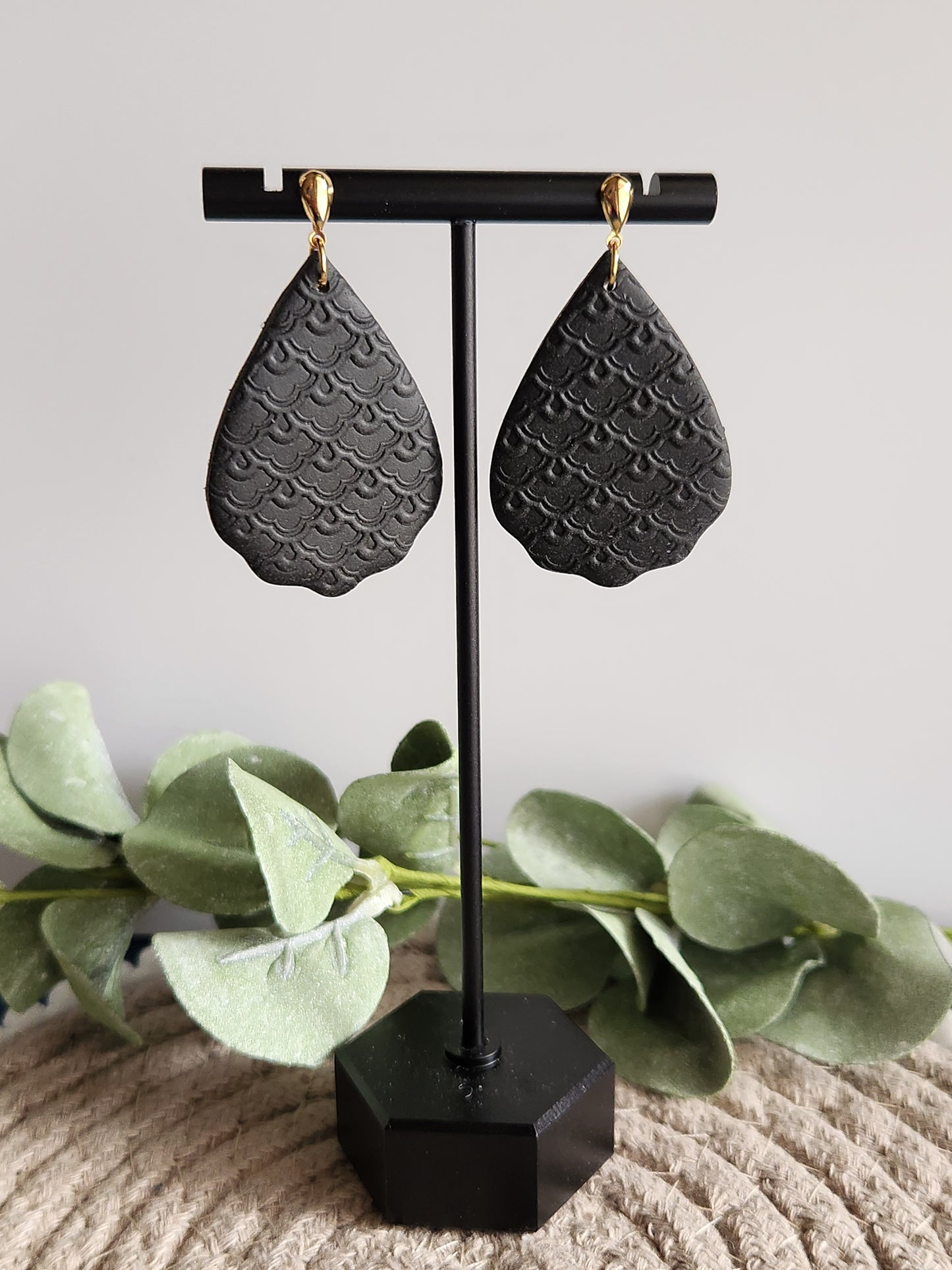 Black Large Nested Scallop Dangles